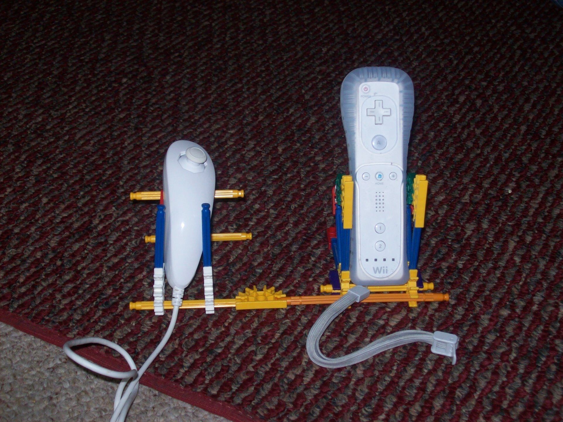 K'nex Wii Controller and Nunchuk Holder