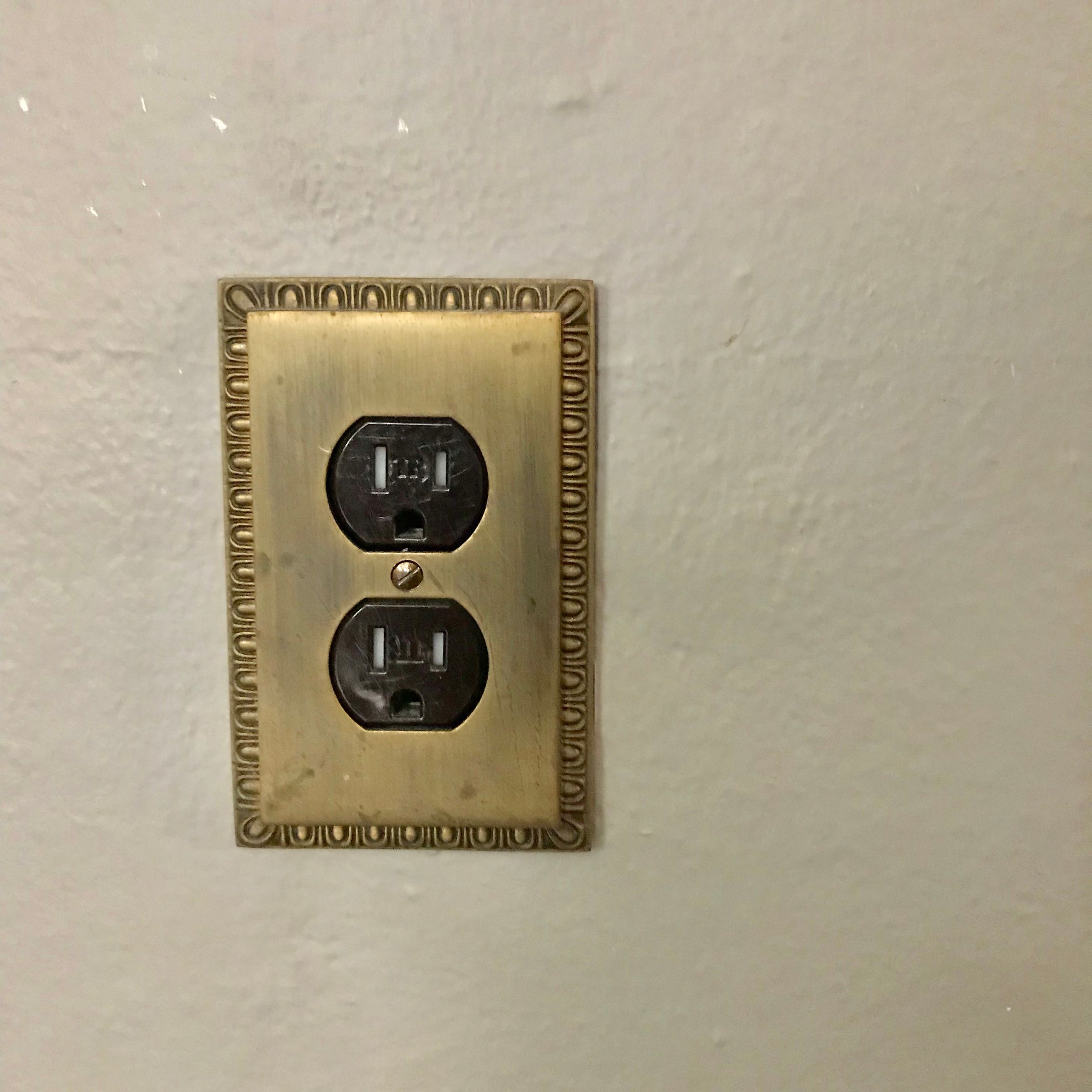 4 Tricks to Find Studs in a Plaster Wall 4 Steps Instructables