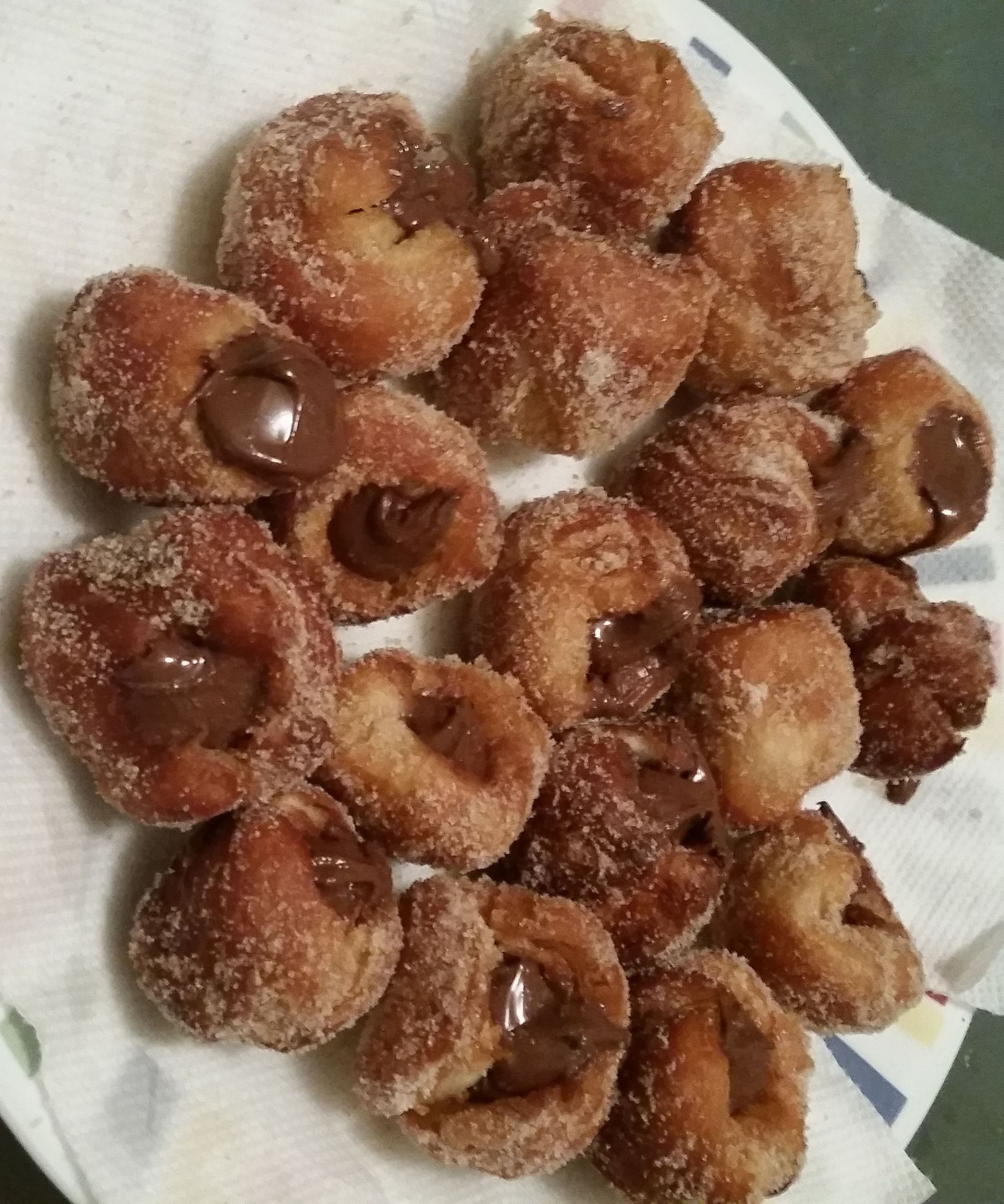 Sugar Donut Holes Filled With Nutella 