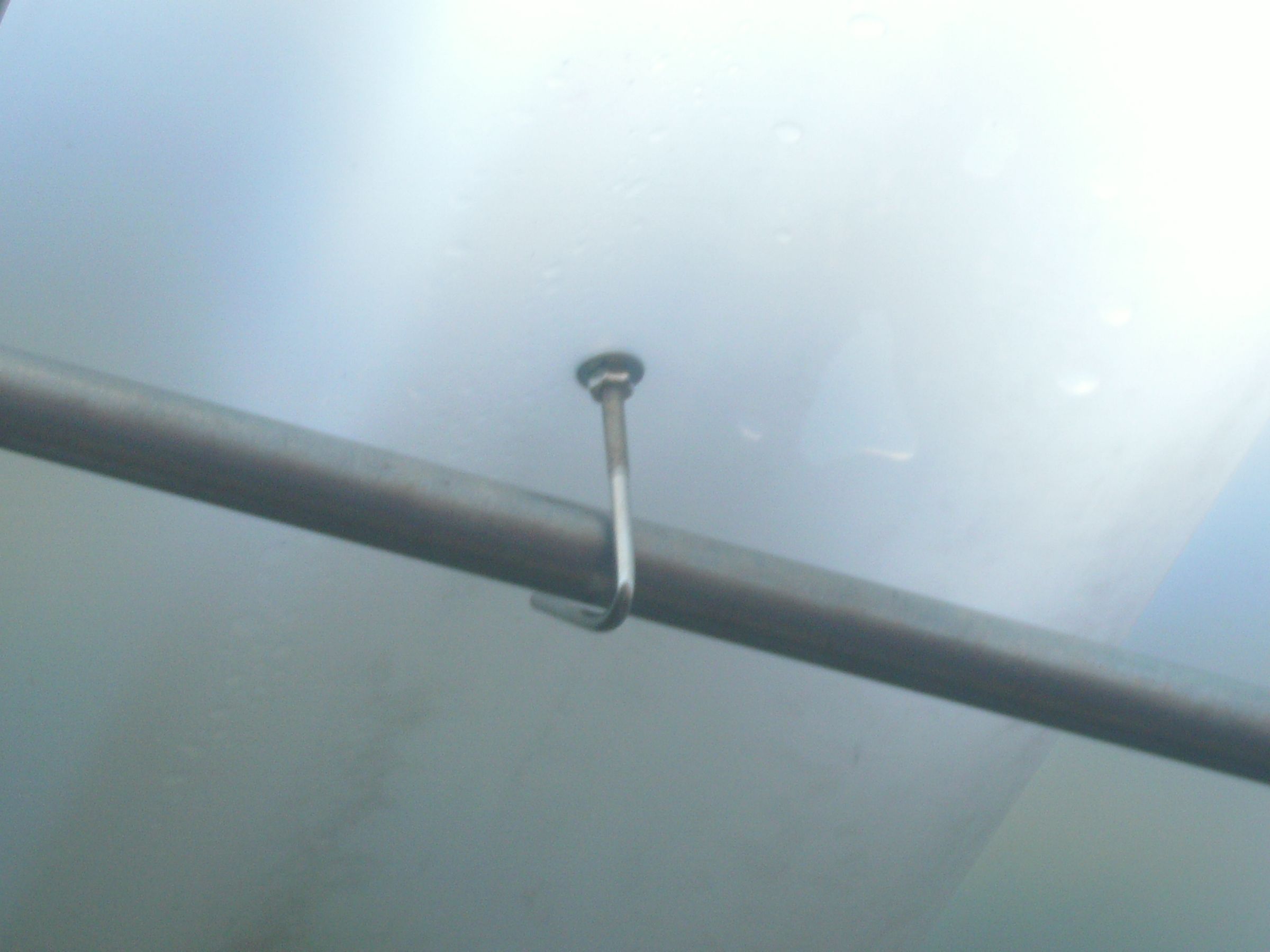 Um Simples De Telhados Usando Telhas De Polipropileno.