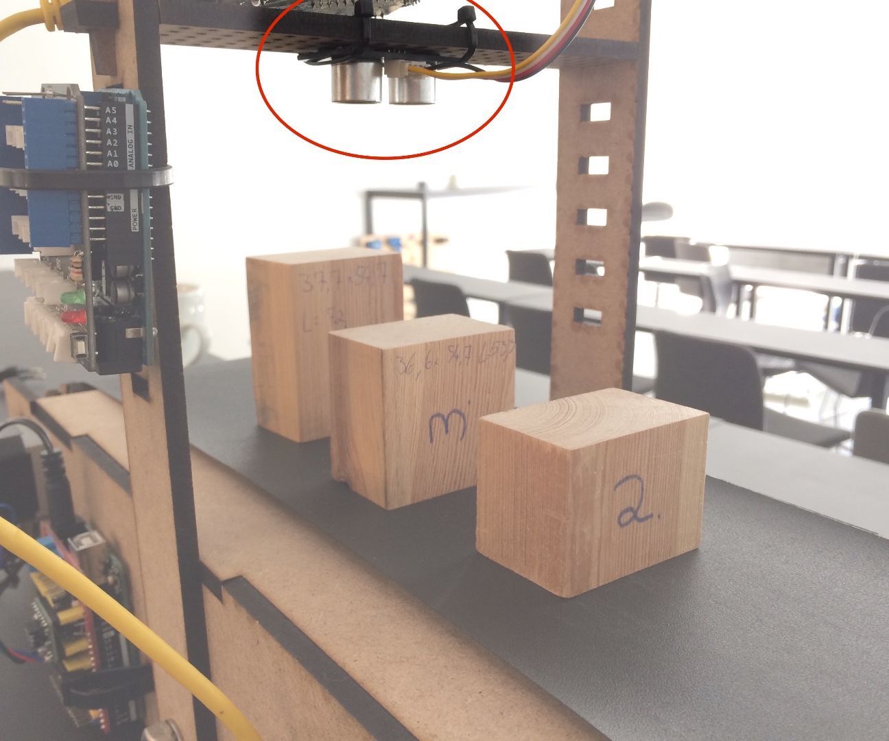 Conveyor Counter With an Ultrasonic Sensor (by Jeppe Andersen)
