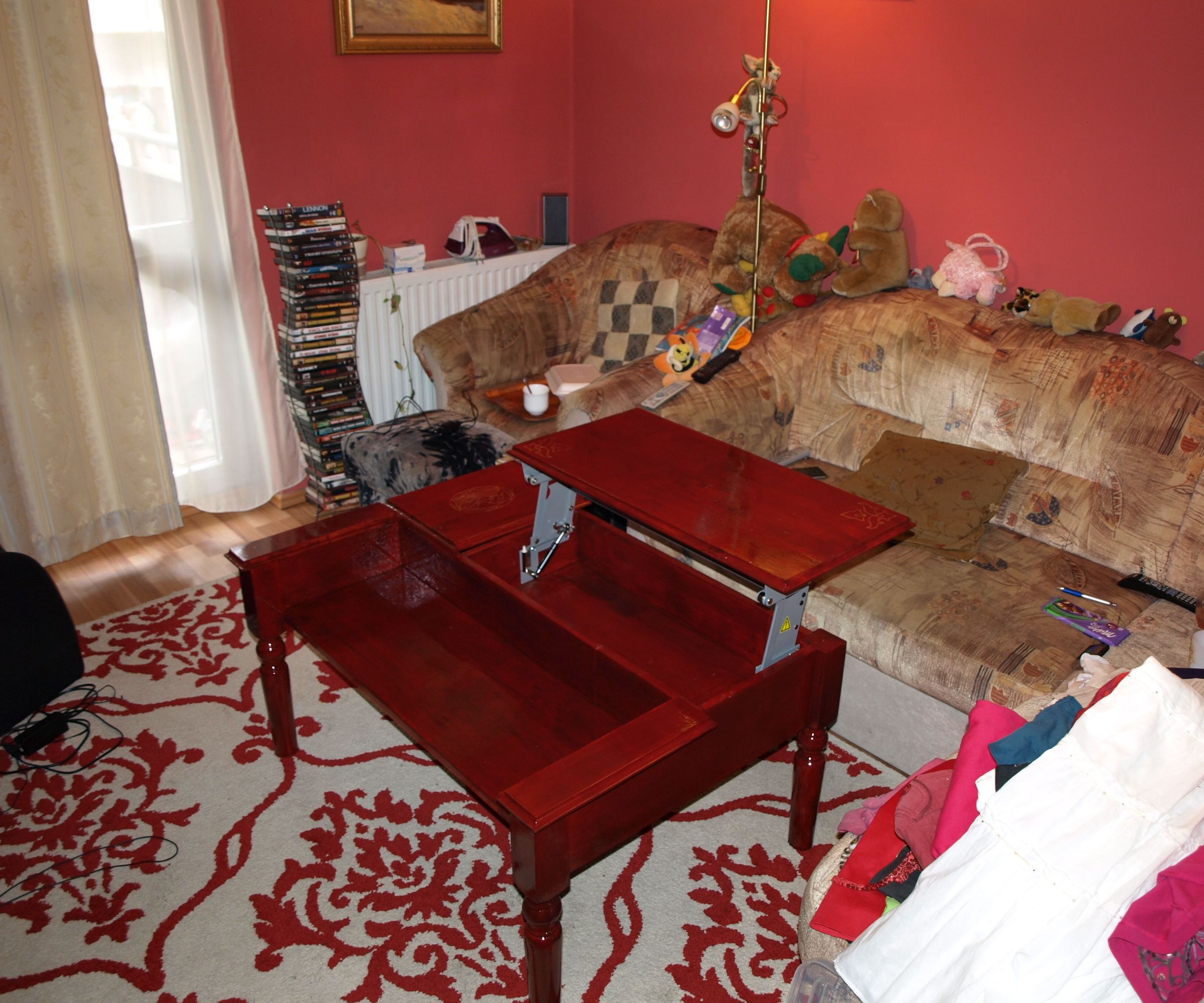 Lift top coffee table