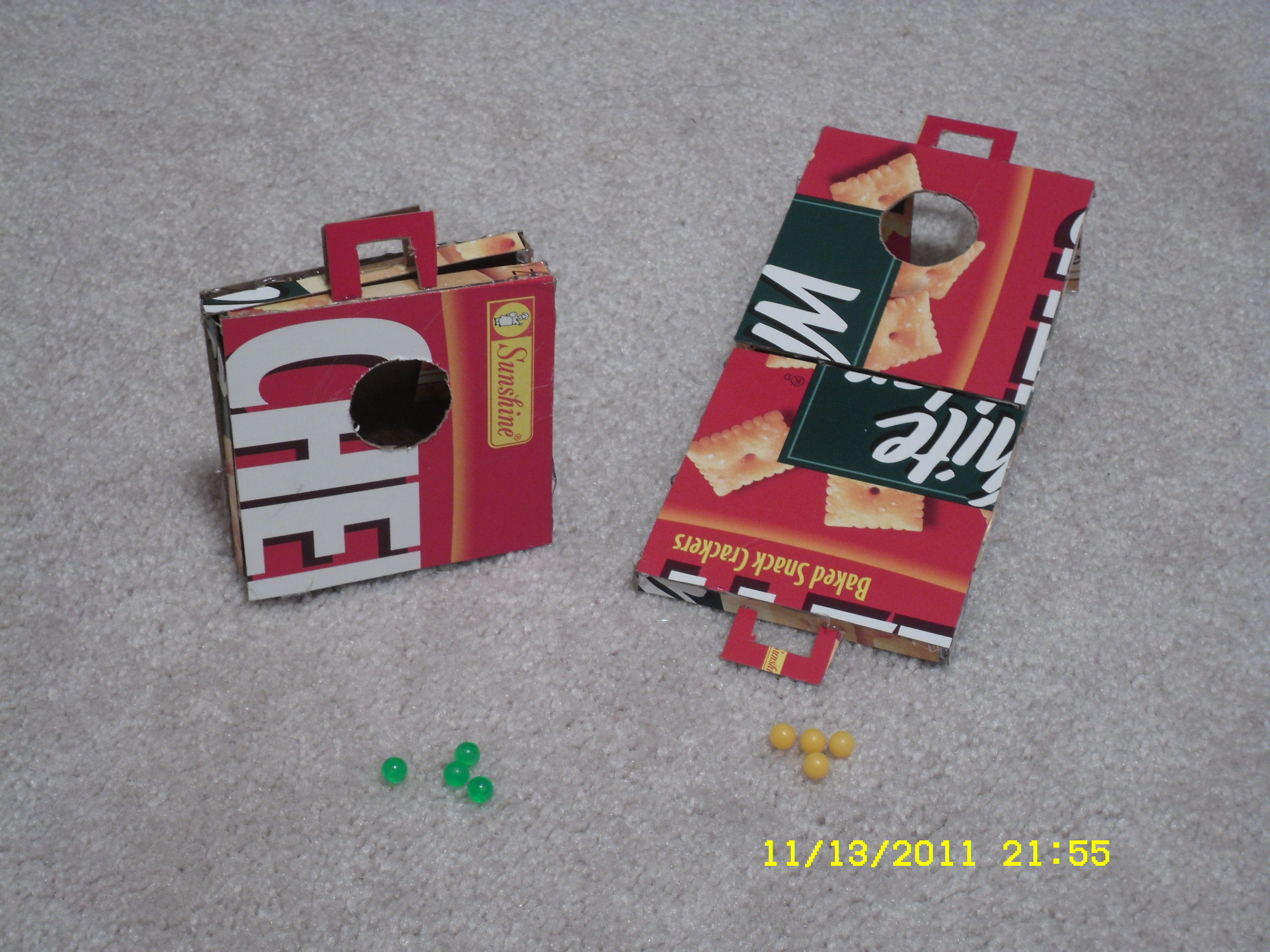 Foldable Pocket-Sized Cornhole Game