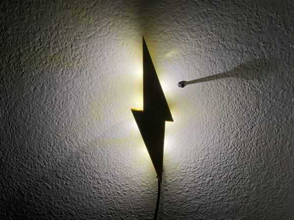 Glowing Lightning Bolt