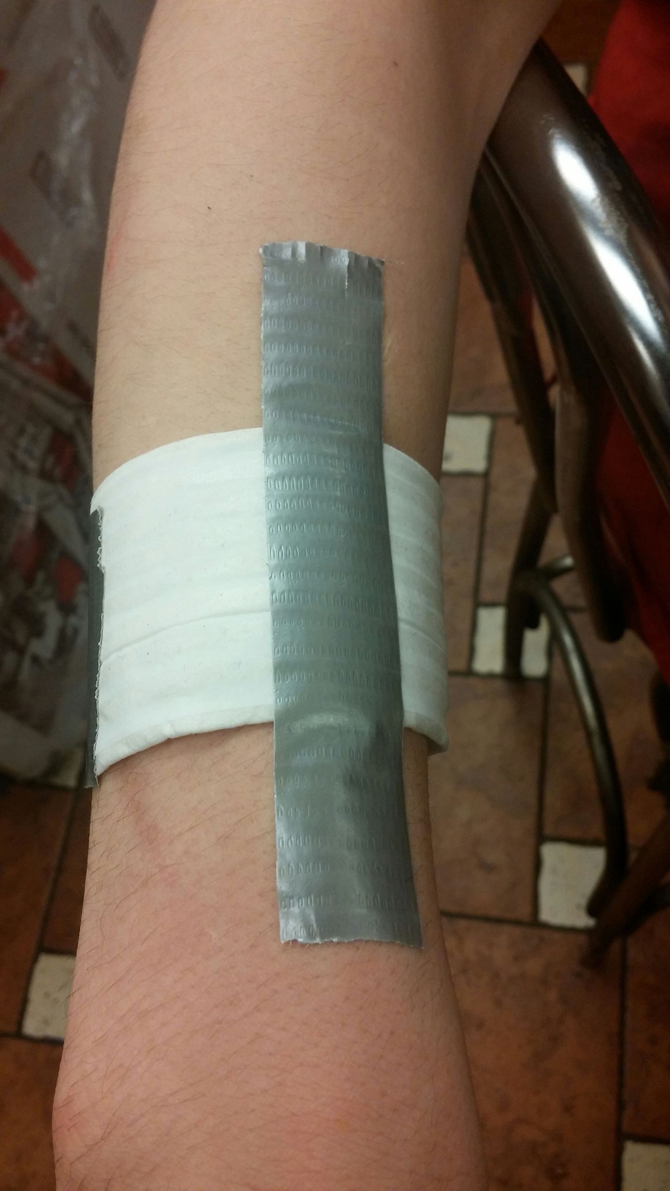 Pantiliners/Maxipads As First Aid Bandages/Fingertip Bandage 5 Steps