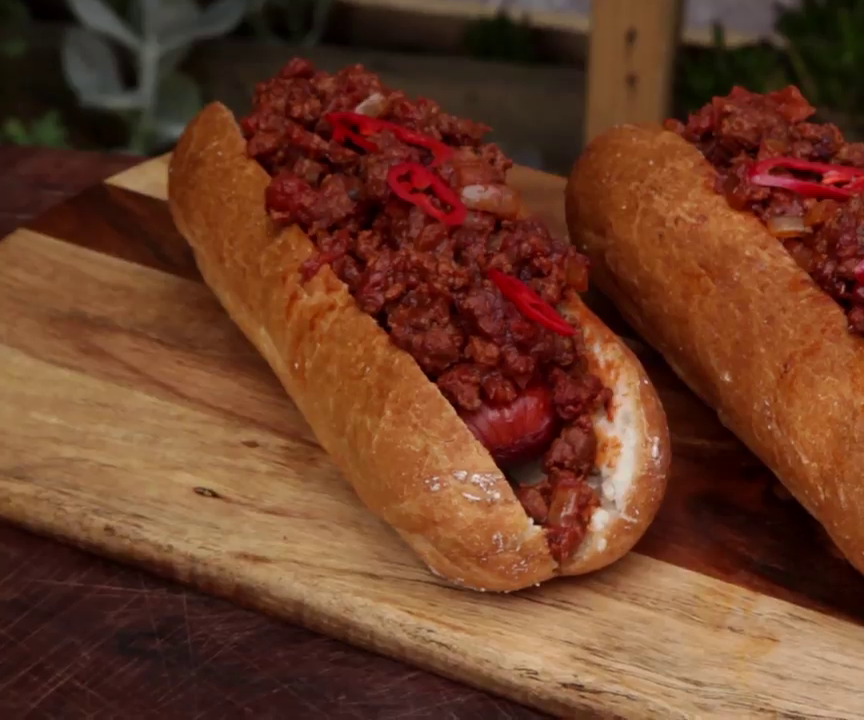 How to Cook Chili Dogs