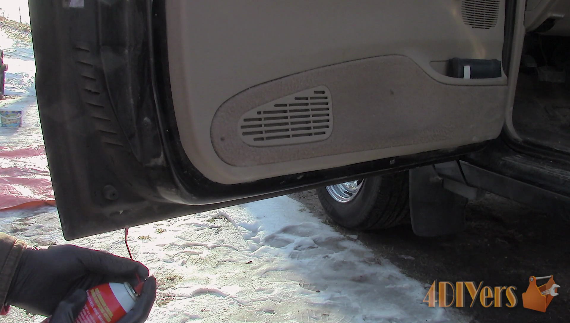How to Oil Spray Your Vehicle at Home 4 Steps (with Pictures