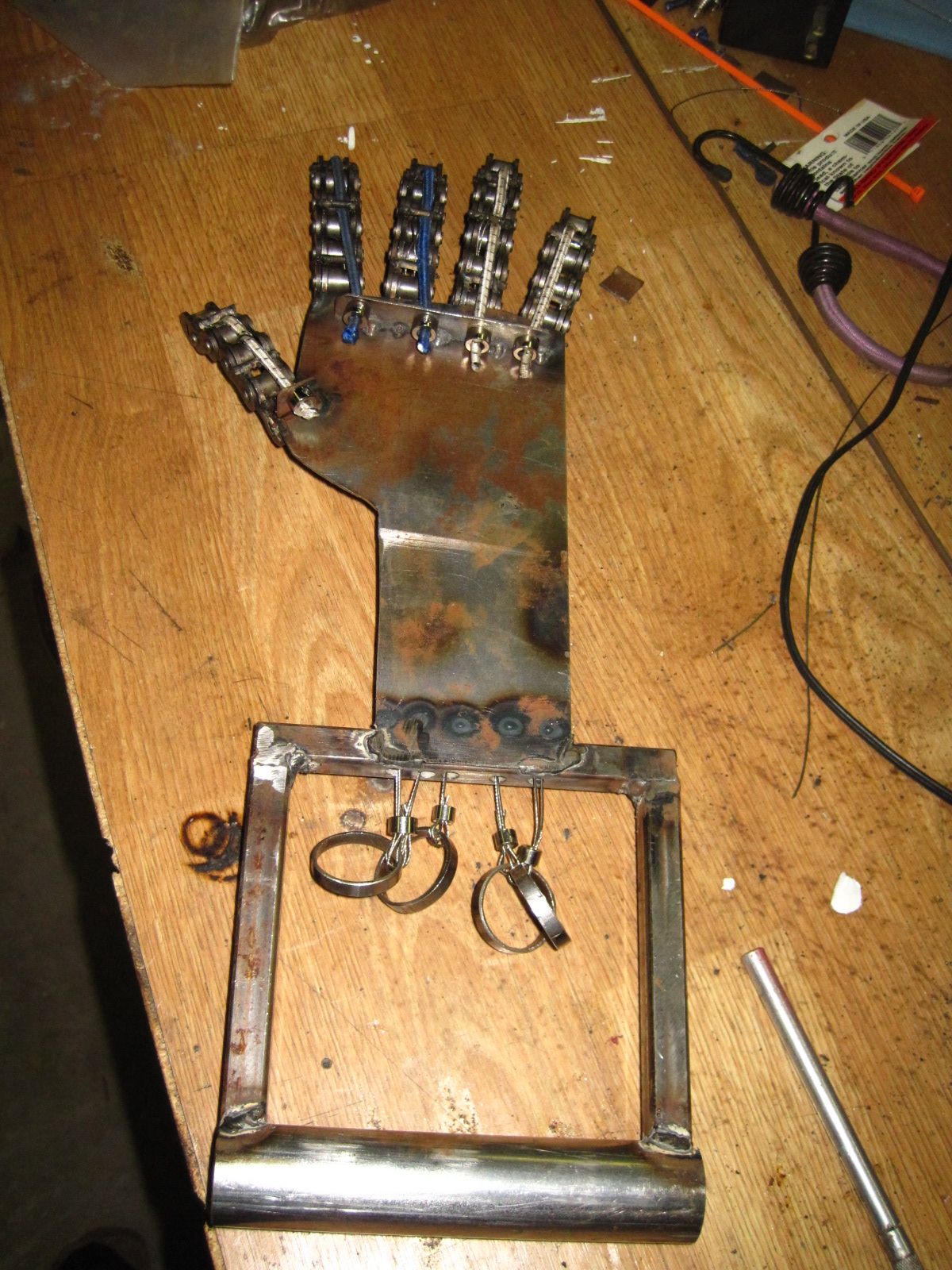 Simple Animatronic (robotic Hand) Made of Chain