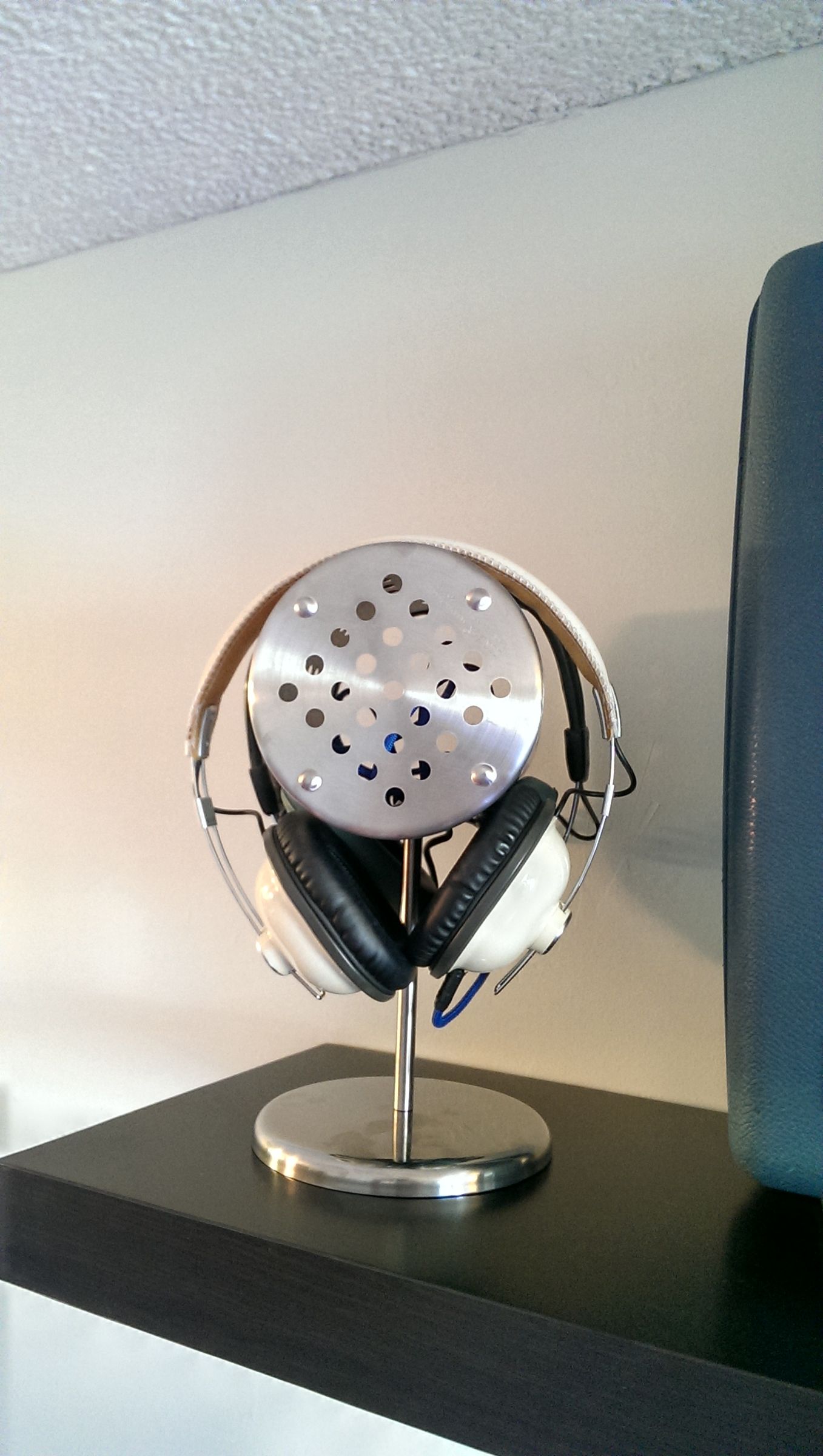Stainless steel headphone stand