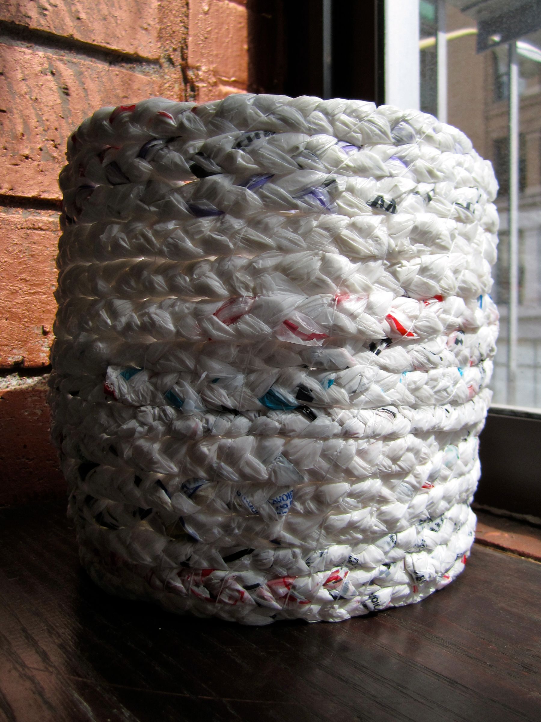 Make a Basket Out of Plastic Bags 11 Steps (with Pictures