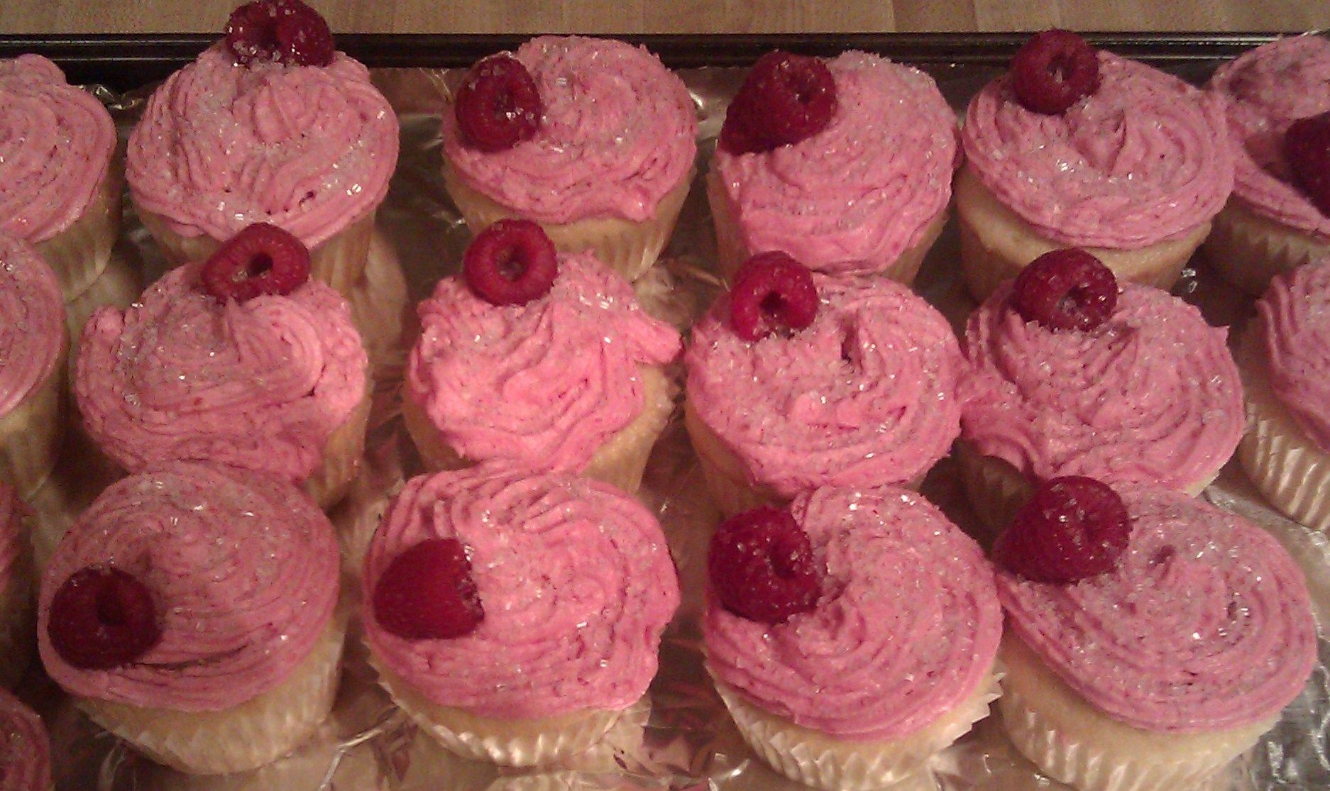 White Chocolate Raspberry Cupcakes