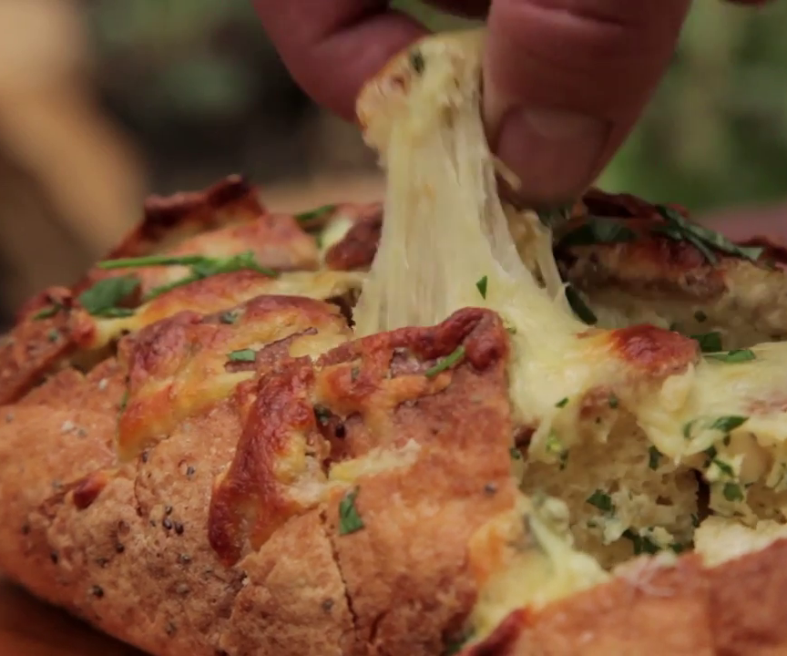 How to Cook Cheesy Garlic Pull Apart Bread