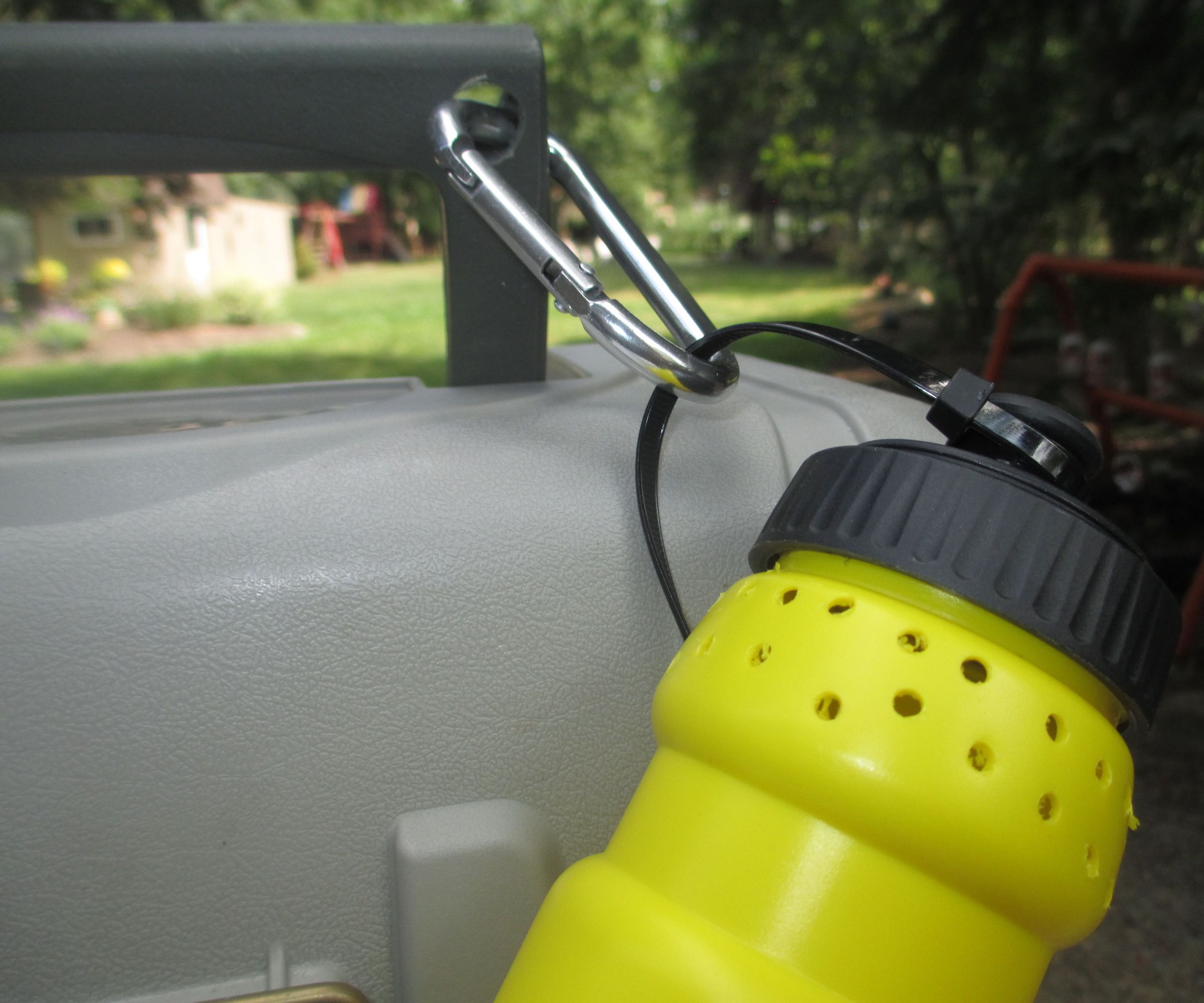 Make a Worm Bait Bottle for Fishing