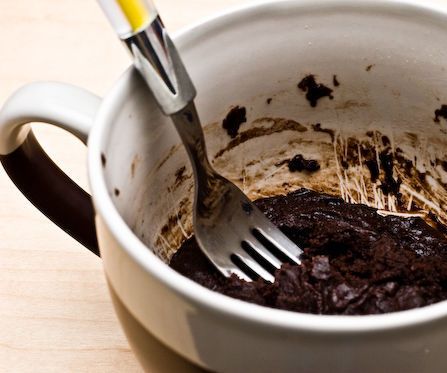 Hacer un brownie en una taza