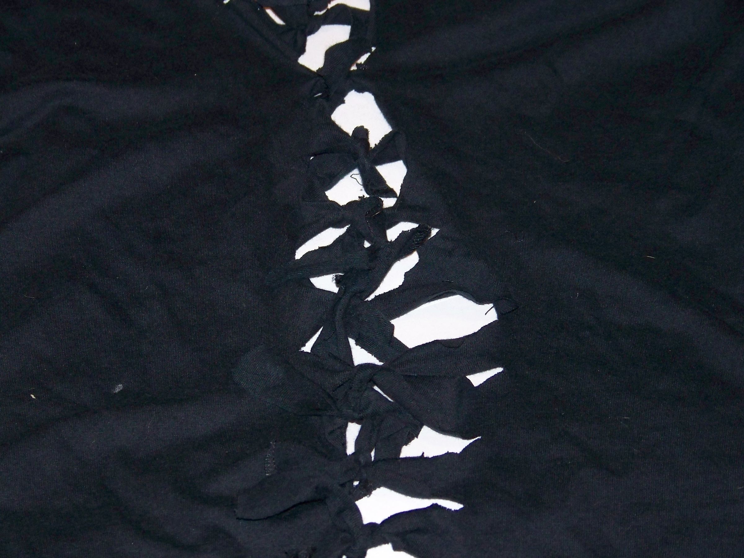 Stylish Ways to Cut Your T-shirt (T-shirt Hacks Contest)