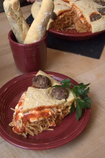 Spaghetti Pie With Garlic Bread Crust
