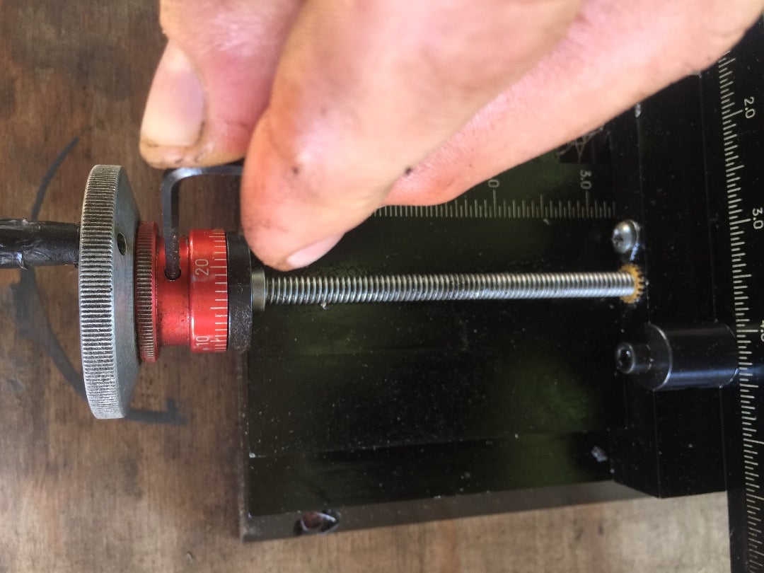 Remove Crank Handle on Y-axis Leadscrew