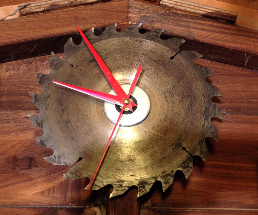 Simple Circular Saw Blade Clock 