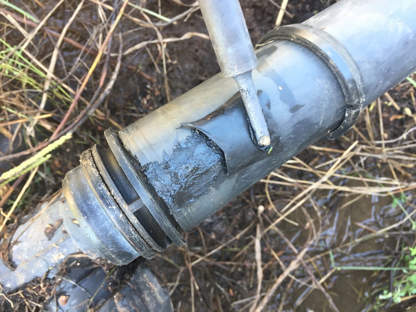 FIX a SPLIT POLY PIPE : 5 Steps (with Pictures) - Instructables