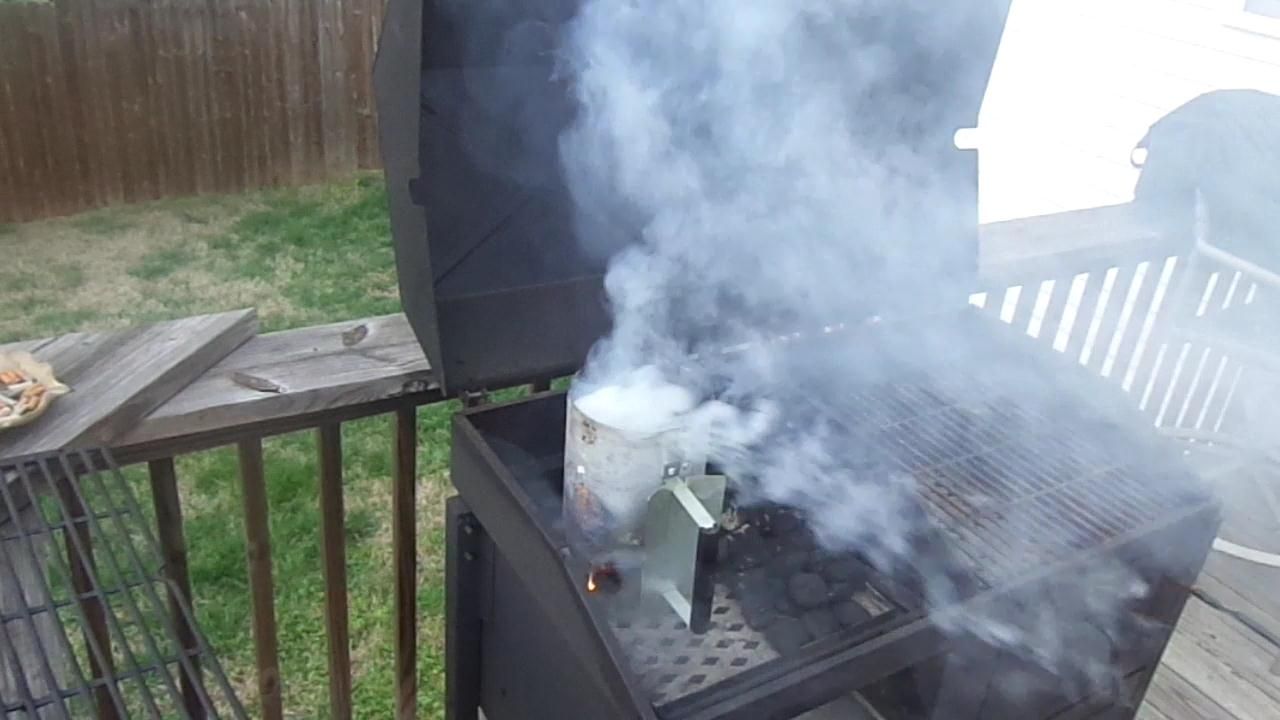 How to Light a Charcoal Grill With a Chimney