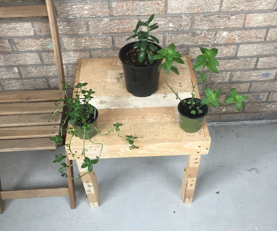 Beginner Outdoor Pallet Side Table
