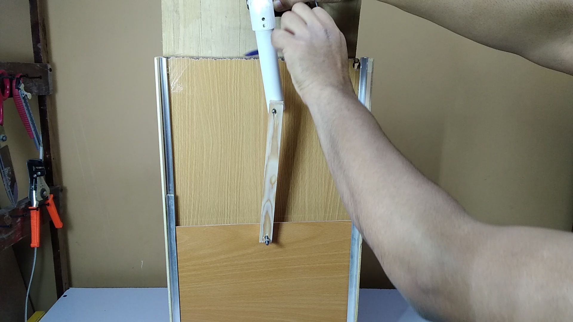 Automatic Chicken Door - Chicken Coop Door : 5 Steps - Instructables