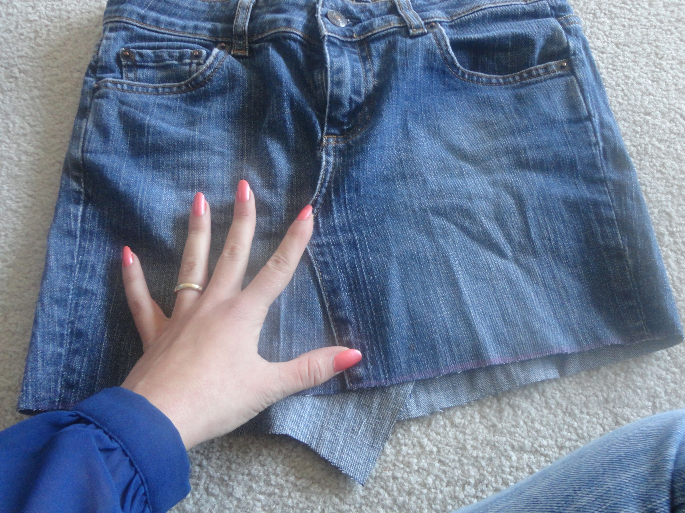 Turn Old Jeans Into SKIRT!