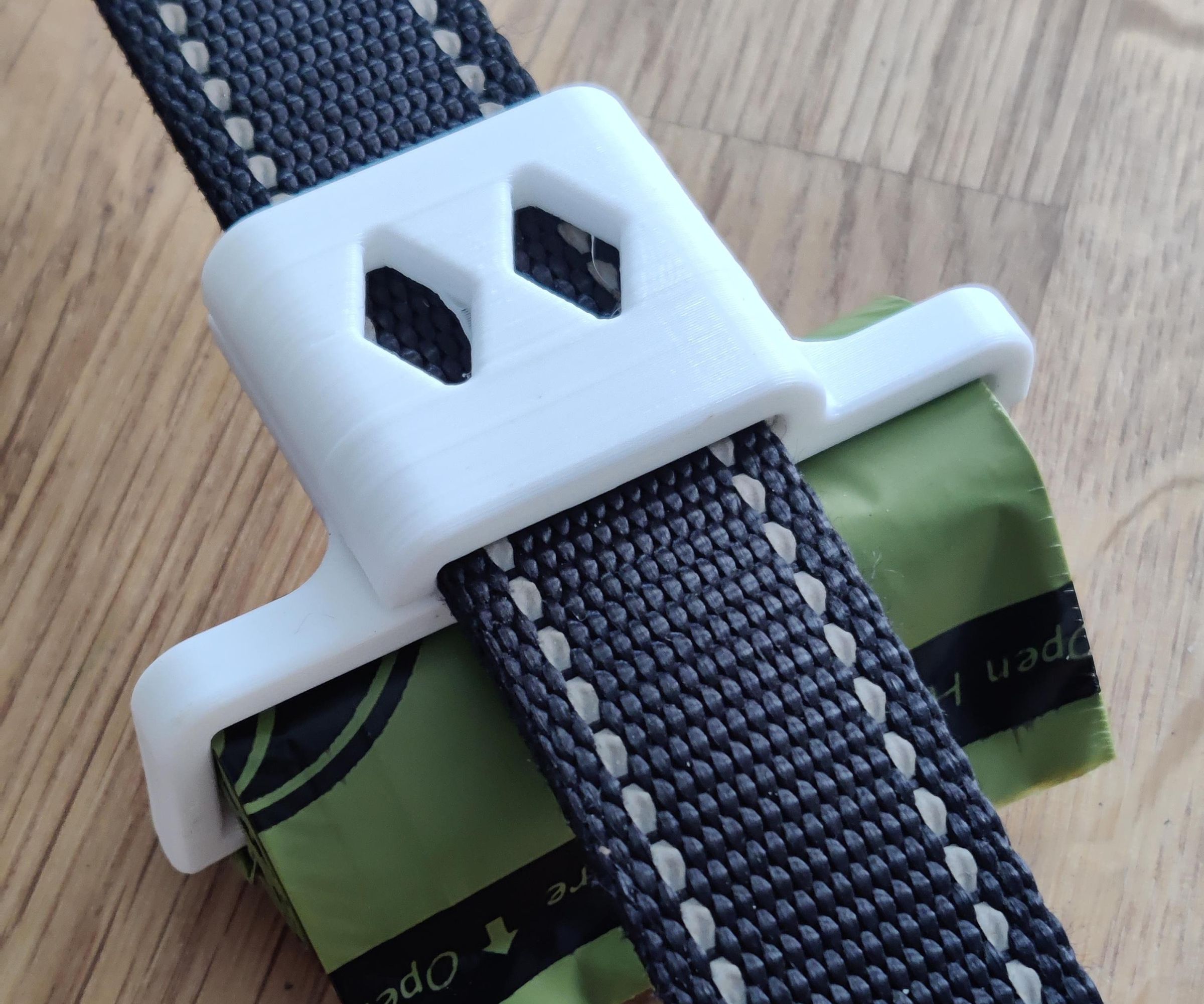 Non-dangly Dog Poop Bag Roll Holder (Lead Clip)