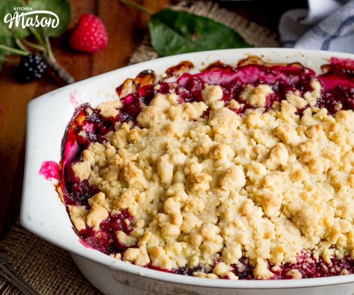 How to Make an Apple Berry Summer Fruit Crumble