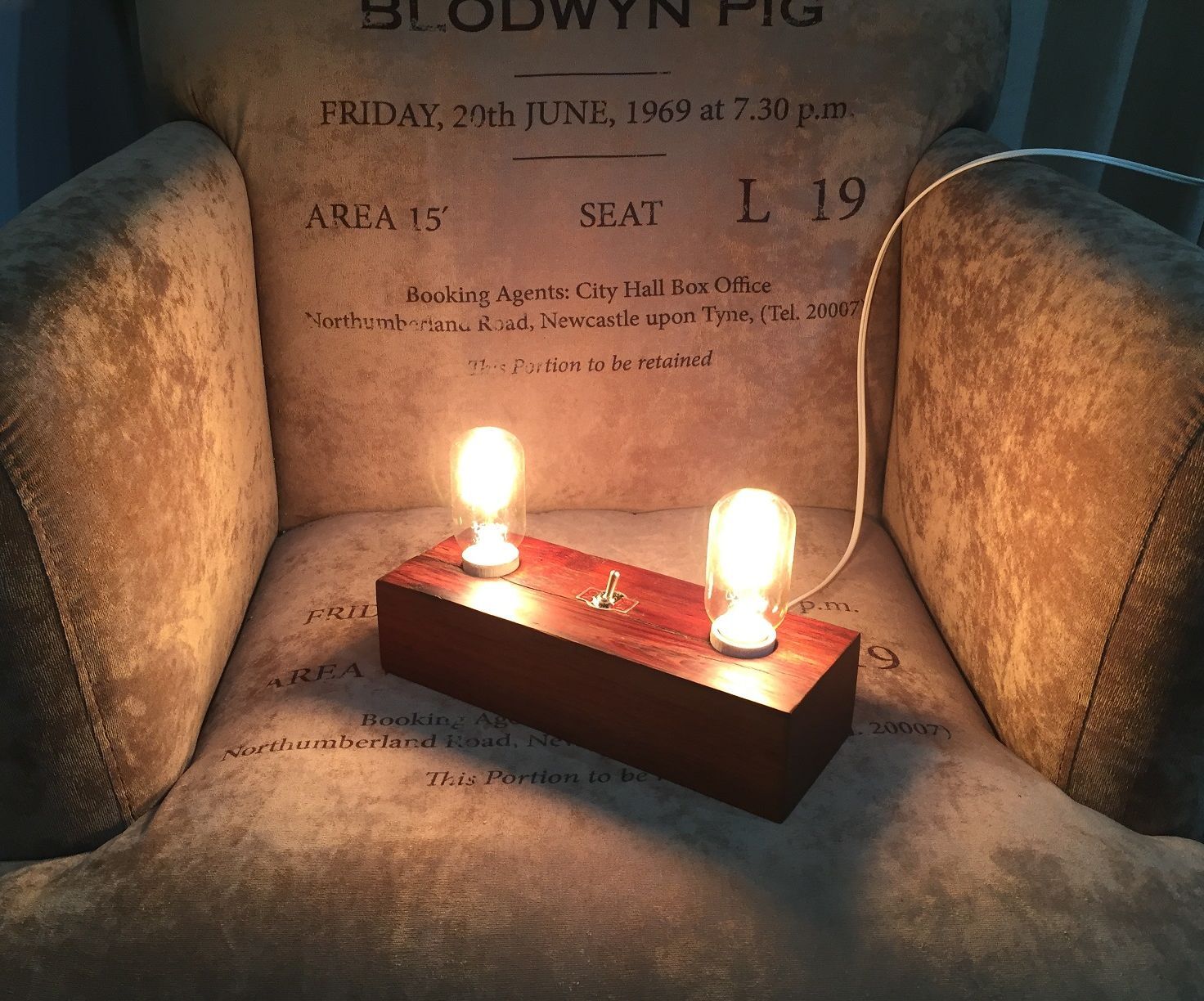WOOD TABLE LAMP