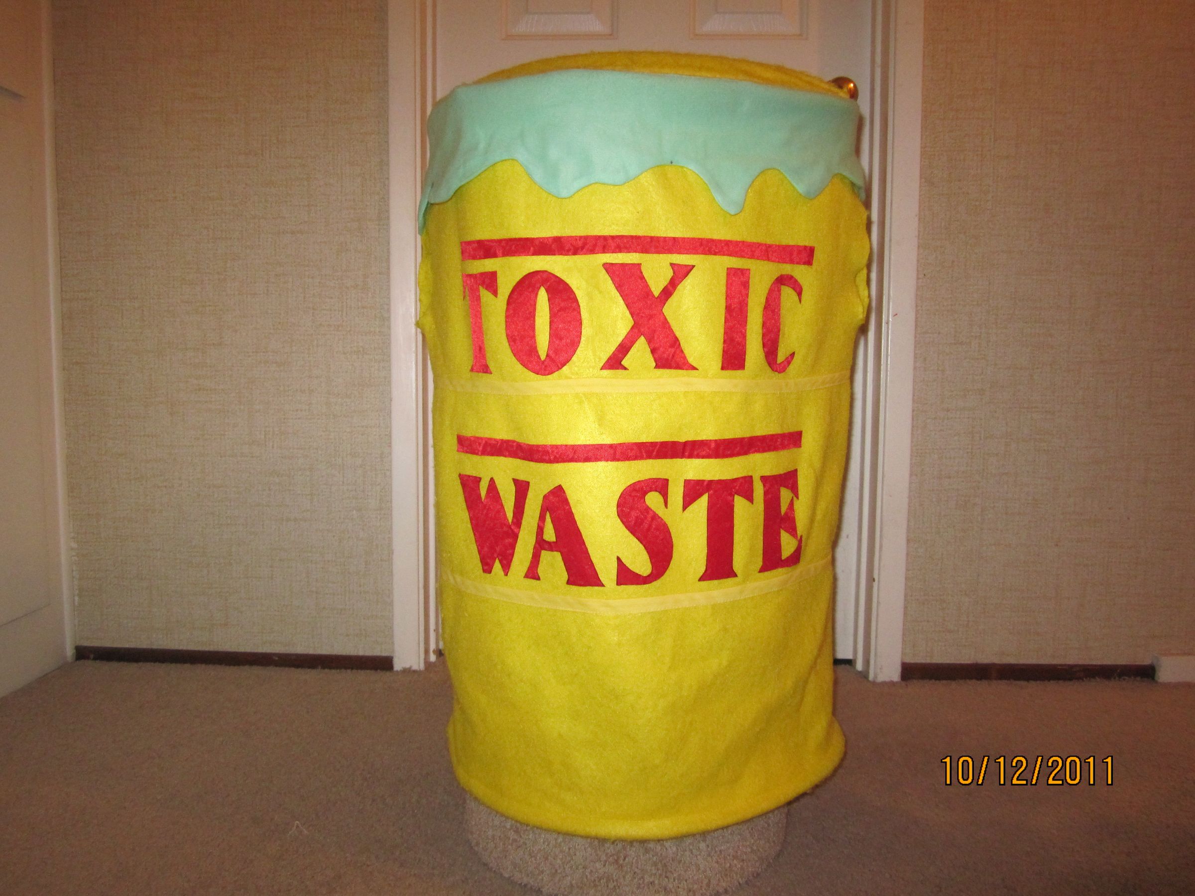 "Toxic Waste" Halloween Costume! 11 Steps Instructables