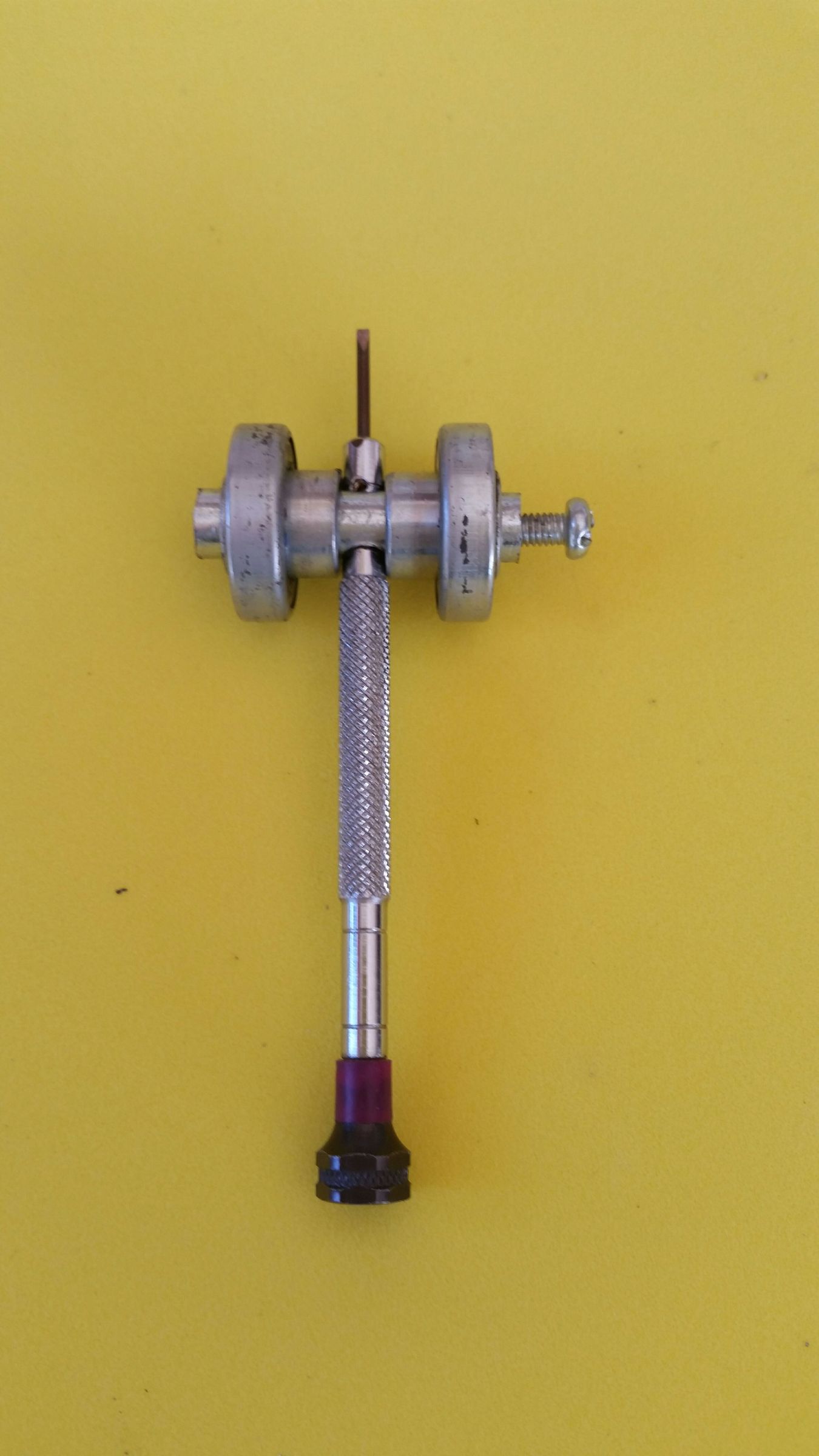 Screwdriver tip restoring/resharpening