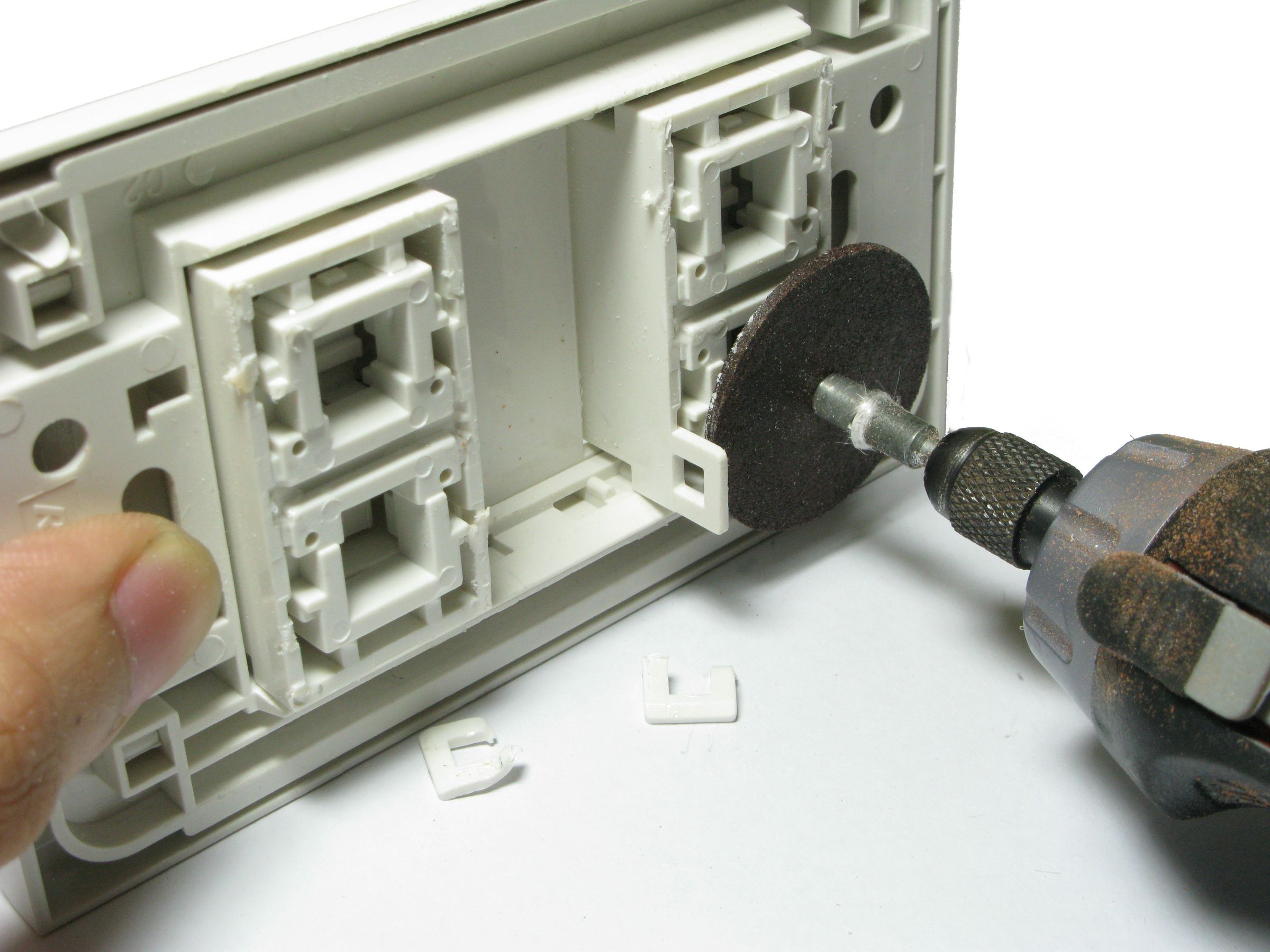 Hidden Wall Outlet Safe (w/Arduino Lock) 9 Steps (with Pictures