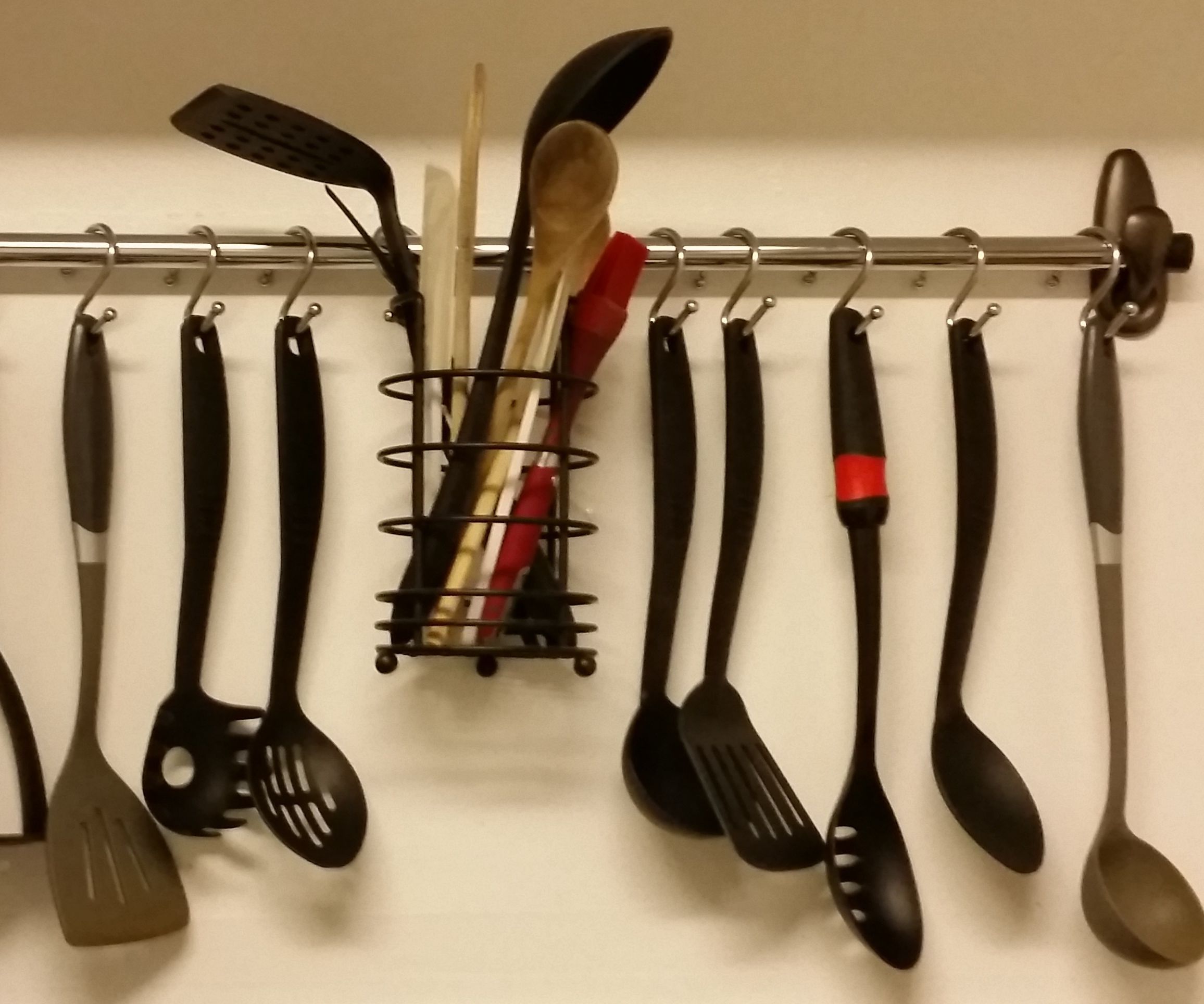 Non-Permanent Kitchen Organizer