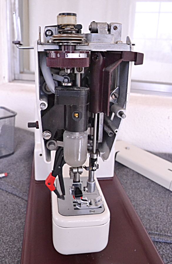 Replacing the Presser Foot Lifter on a Pfaff 1200 Sewing Machine ...