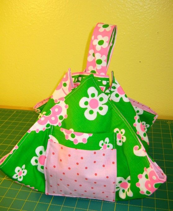 Linda's Simple Square Casserole Carrier