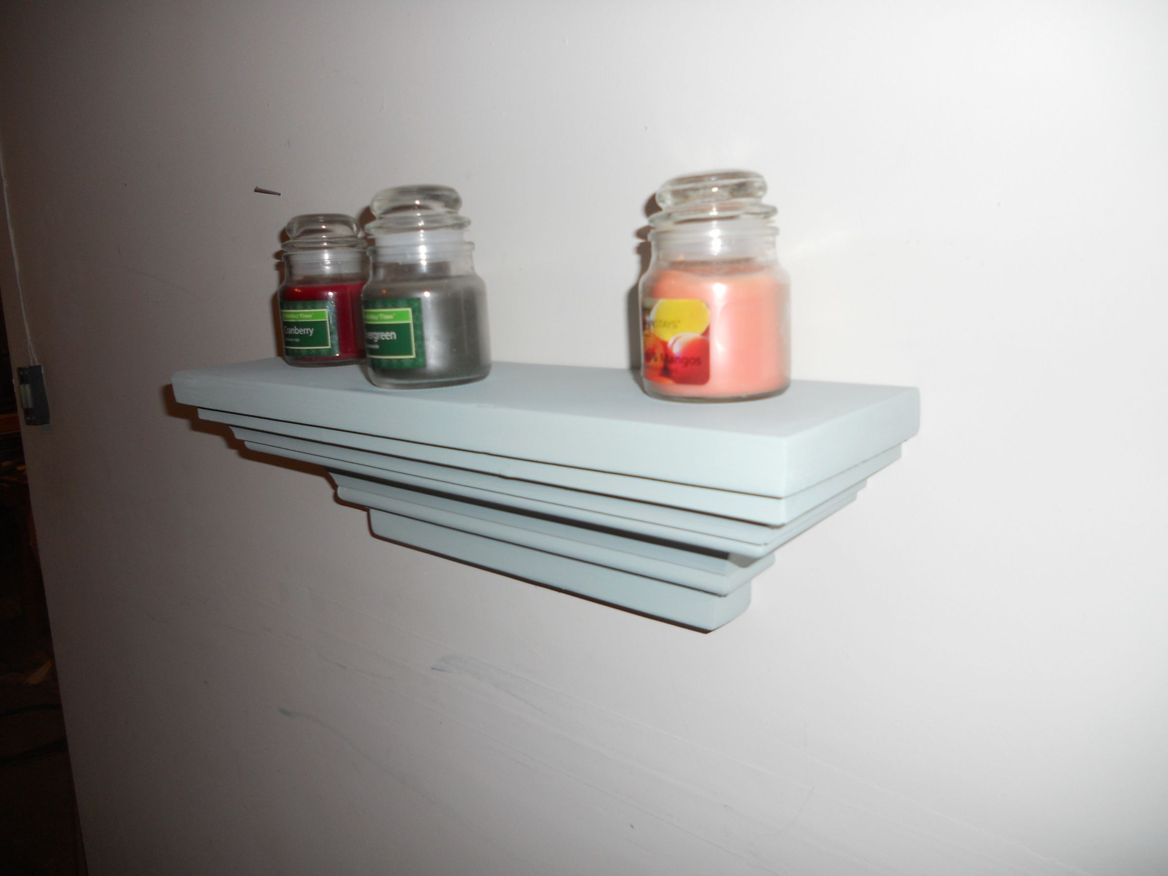 Make a Crown Molding Shelf (Picture Ledge) 5 Steps (with Pictures