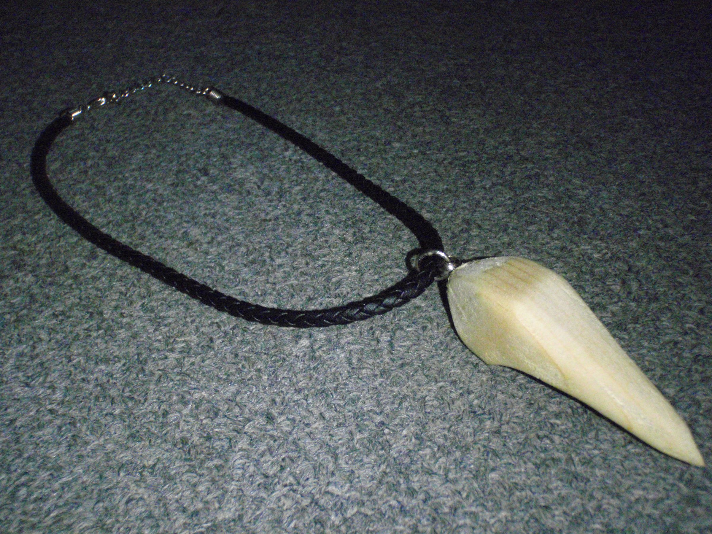 How to make a wooden claw (or fang)