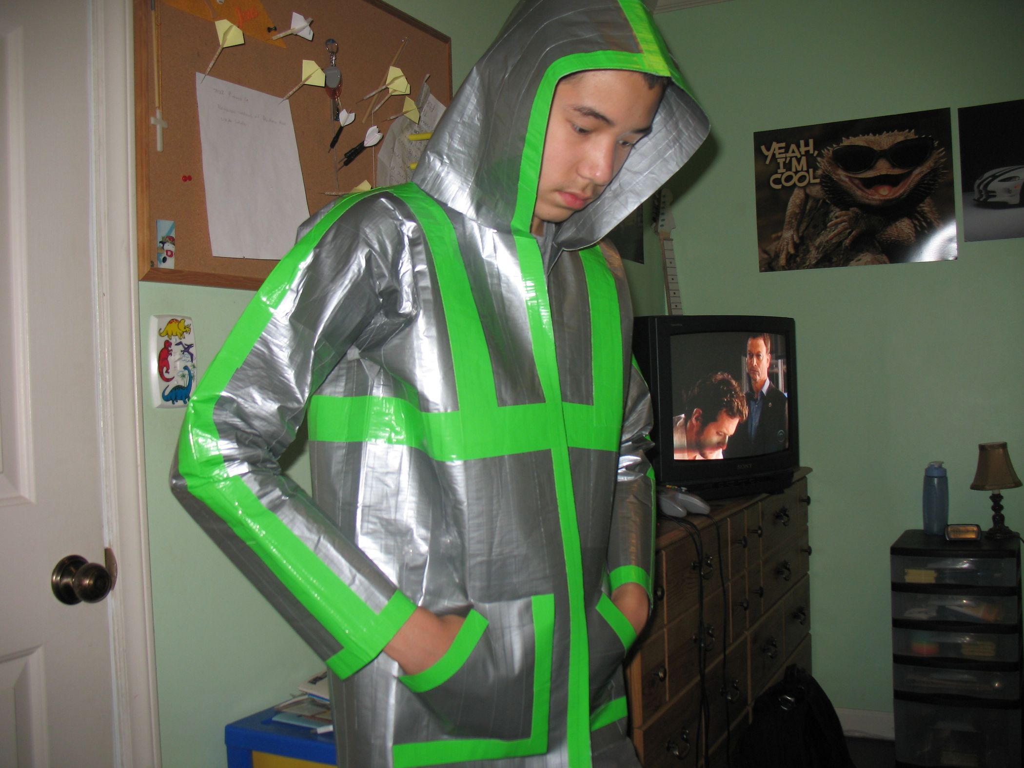 100 Authentic Duct Tape Hoodie (110+ Yards of Duct Tape) 9 Steps (with Pictures) Instructables