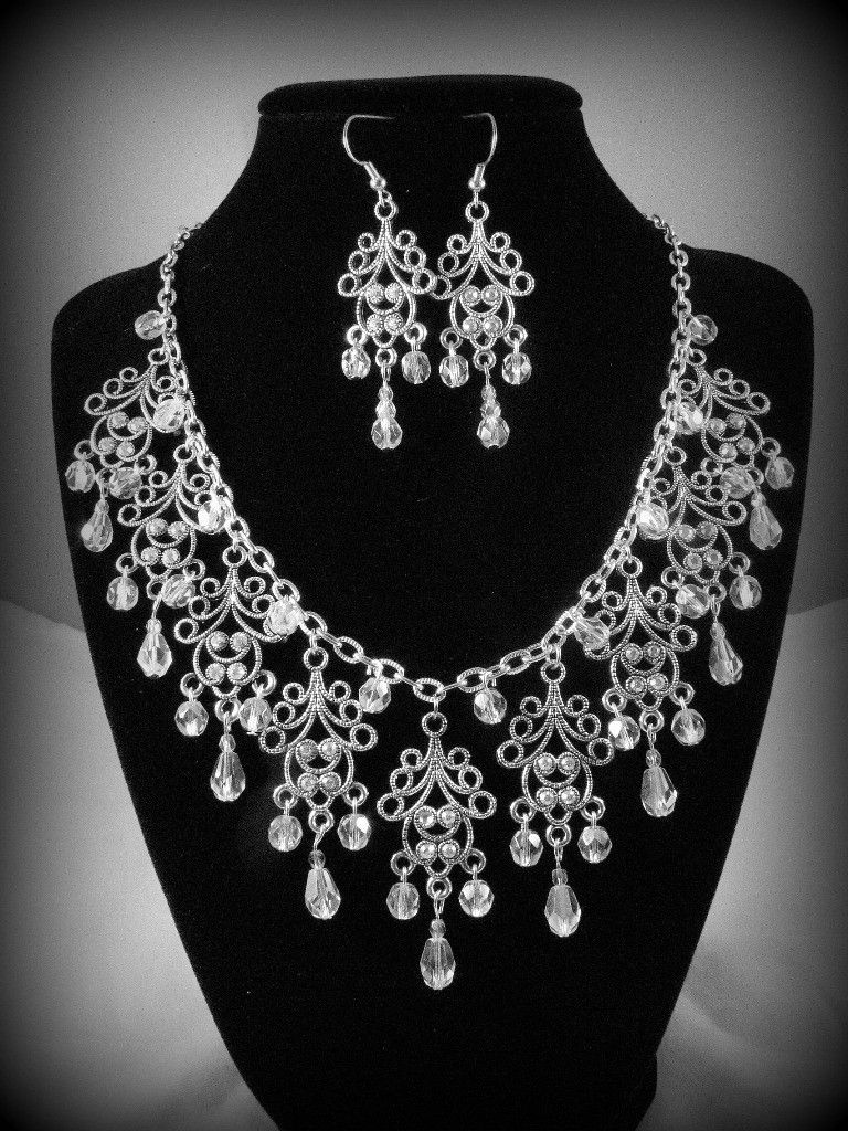 Silver Swagger Necklace and Earrings