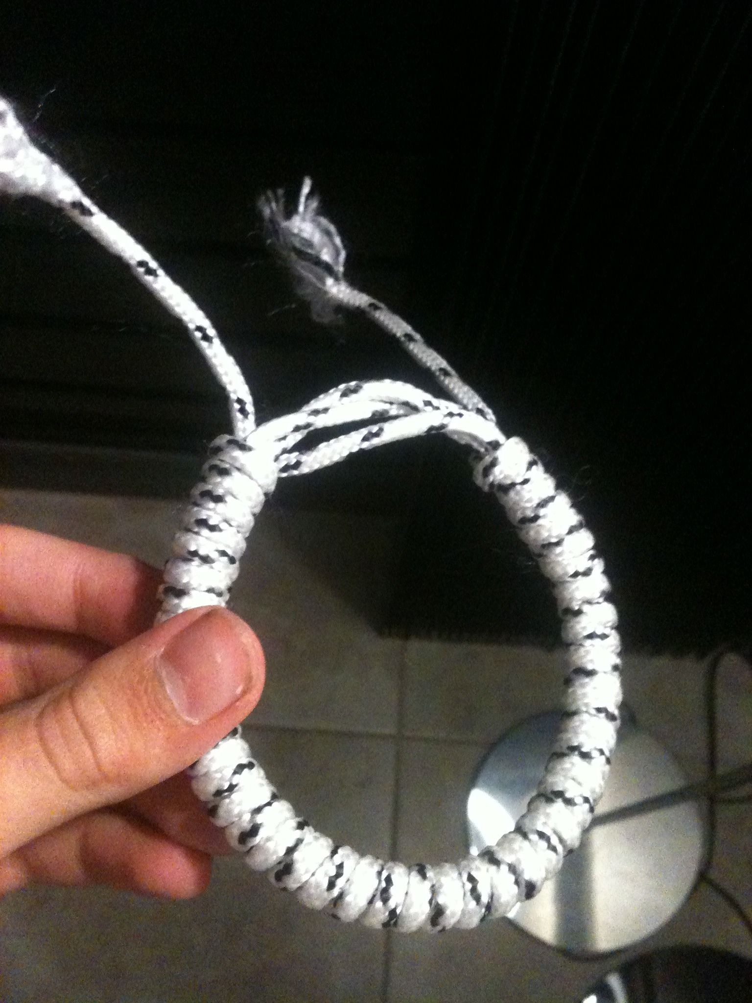 Survival Bracelet - Cheap And Easy