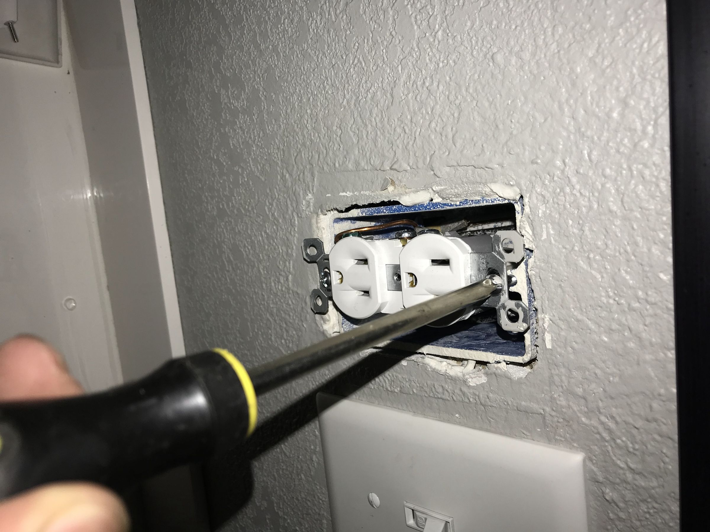 Hooking Up an Electrical Outlet 6 Steps Instructables