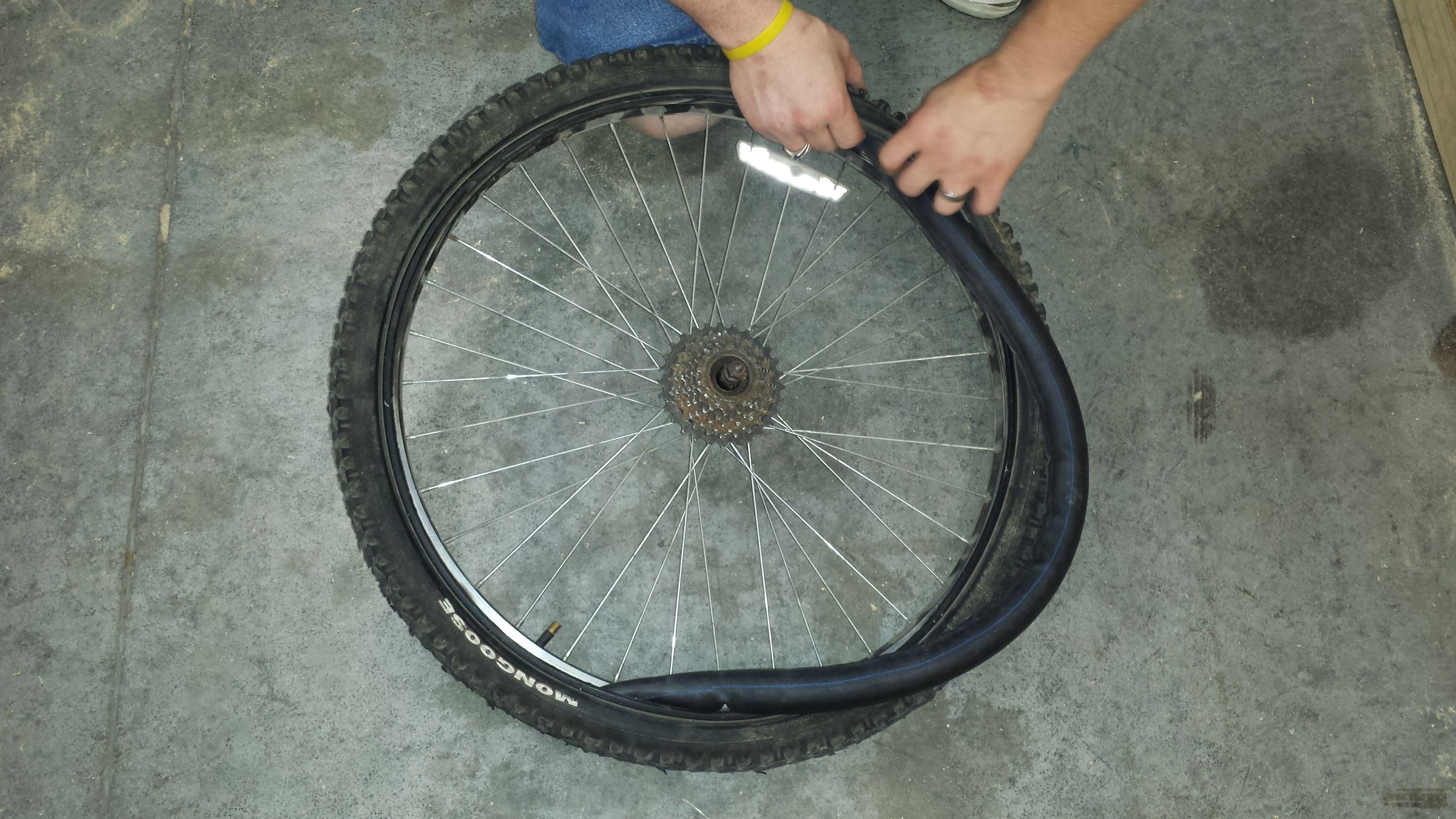 Change a Mountain Bike Tube Without Tools 6 Steps (with Pictures