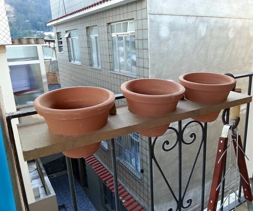 Suporte Para Vasos Com Fixação Para Grade De Varanda