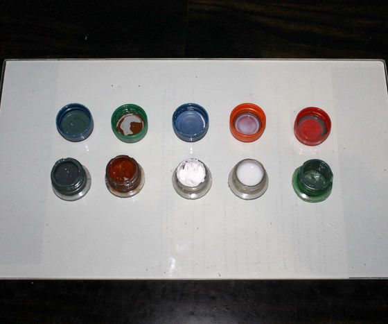 Bottle Cap Palette - Save & Keep Paints Wet