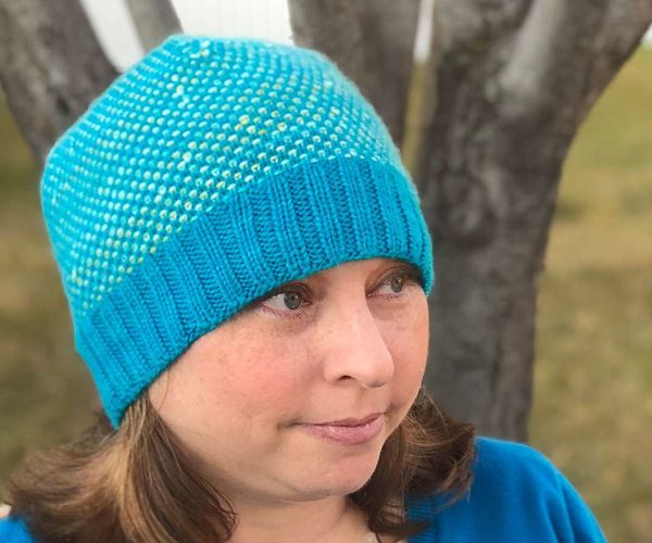 Cute Knitted Hat in Diagonal Half Linen Stitch