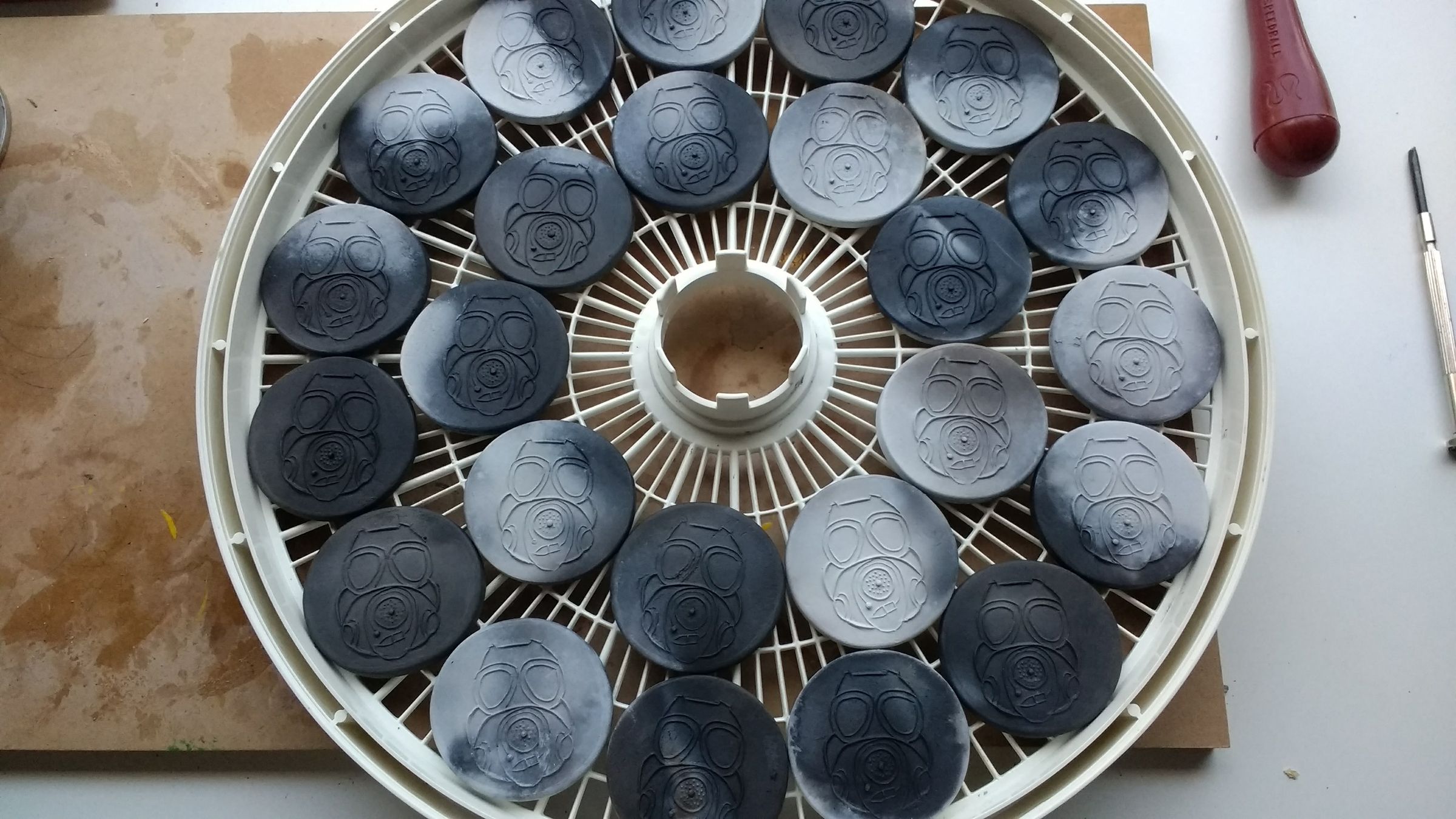 Make Your Own Challenge Coin or Geocaching Token : 13 Steps (with ...