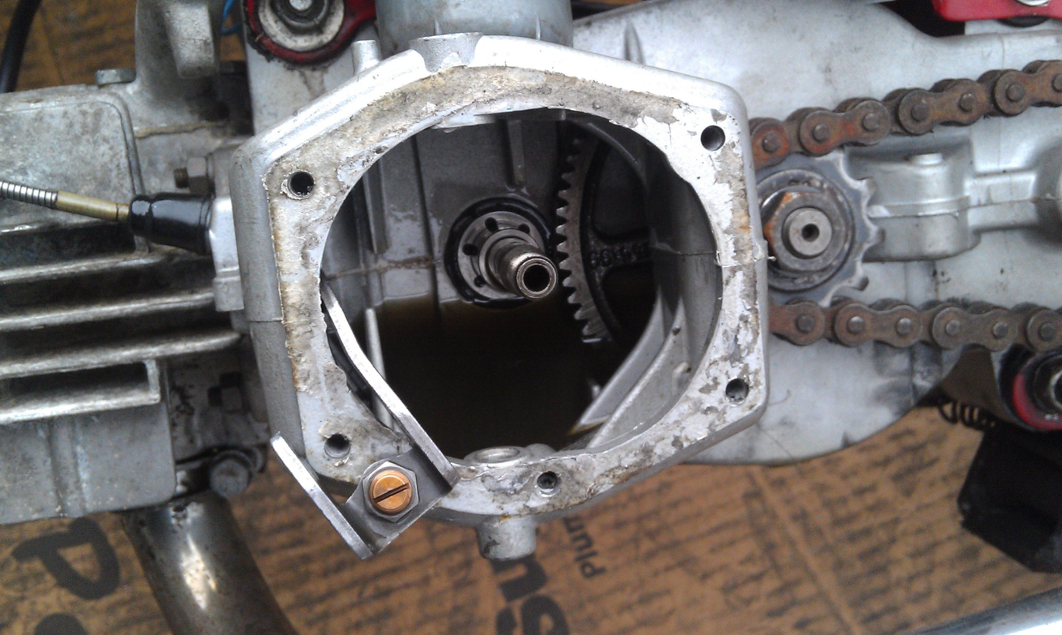 SACHS MOPED CLUTCH REMOVAL 4 Steps Instructables