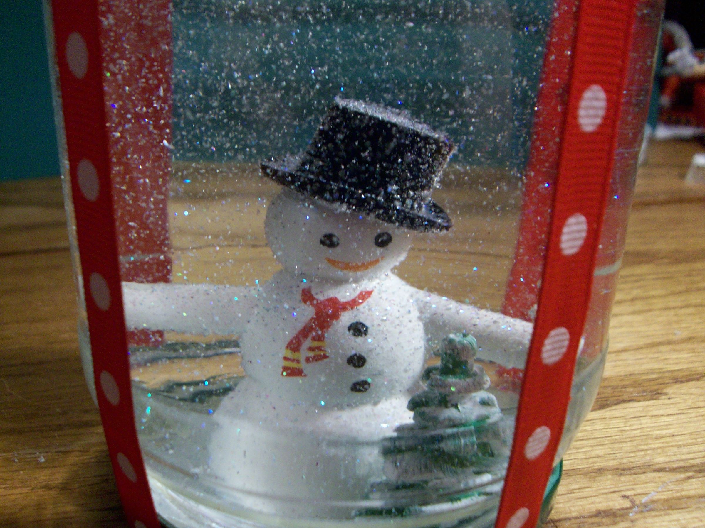 How to Make a Holiday Snow Globe