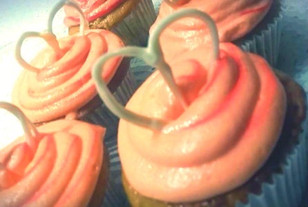 Decorating Easy Valentine's Themed Cupcakes